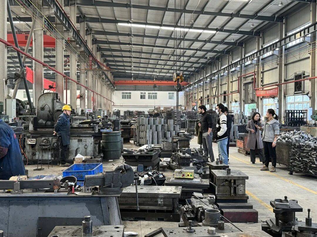 国留学生探访“綦江制造”走向世界pg试玩从花椒香到机械轰鸣：17(图7)