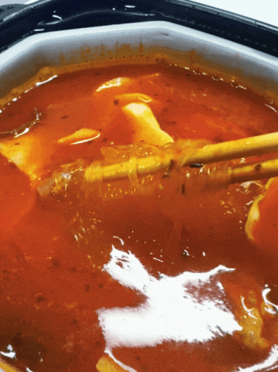 个自热火锅我能连吃三天！pg电子中国懒人狂喜！这(图1)